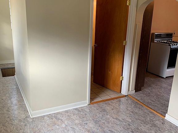 Entryway/dining room