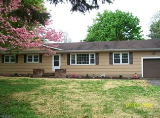 22 Hall Ave, Flagtown, NJ 08821