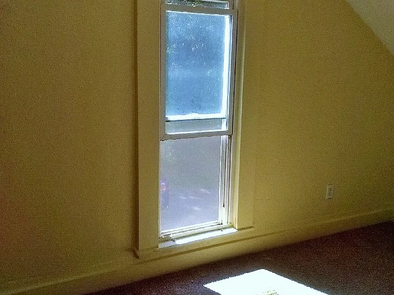 1424 Lyons Ave — Photo 10