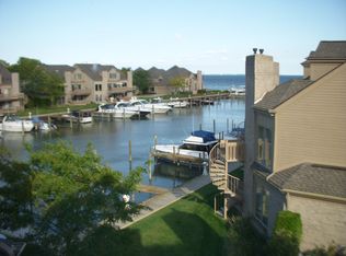 26050 Harbour Pointe Dr S, Harrison Township, MI 48045
