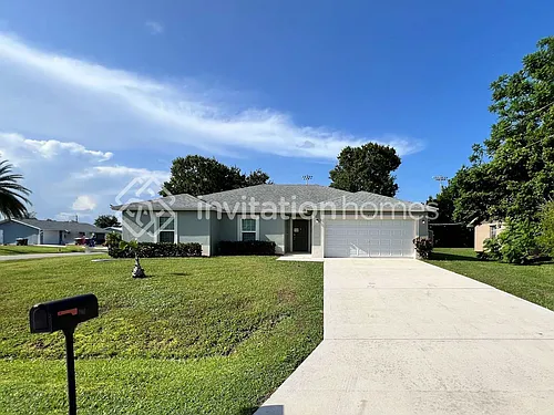 702 SW Dolores Ave Photo 1