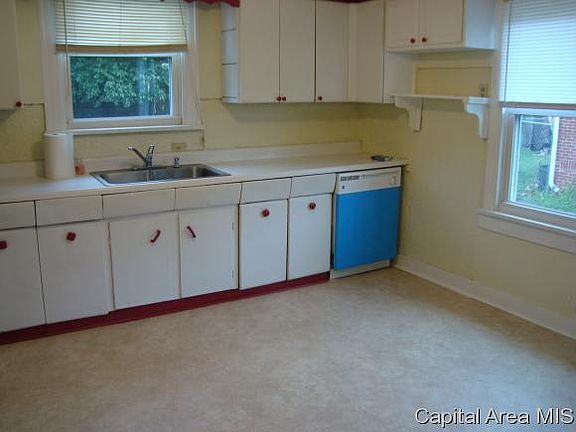 4th image of 243 Cedar Ave