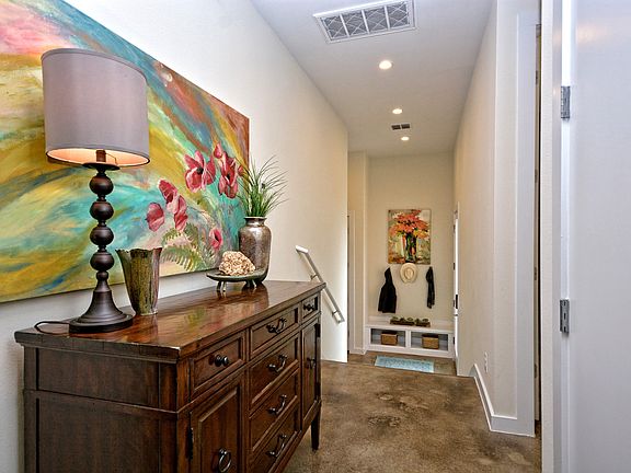 5th image of 609 West Lynn # 1