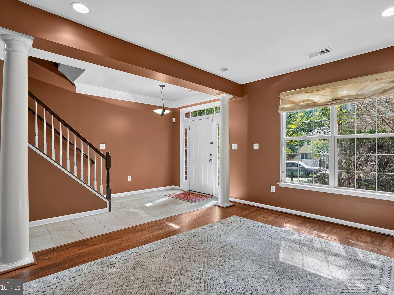 3 bed, 4.0 bath, 1600 sqft, $3,400 — Photo 3