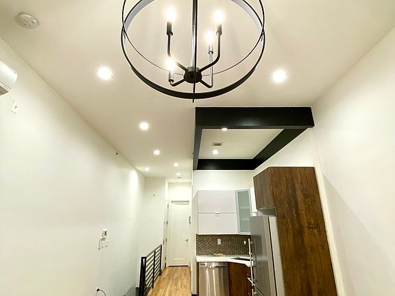 3rd image of 302 Stanhope St APT 1F