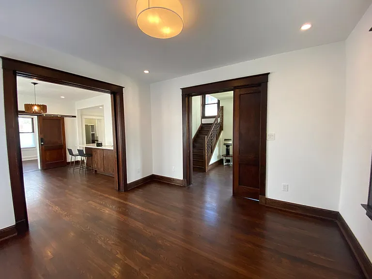 2704 Charlotte St — Photo 4