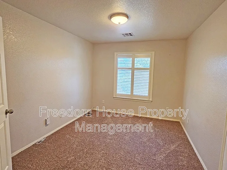 111 Mondale Ct — Photo 11