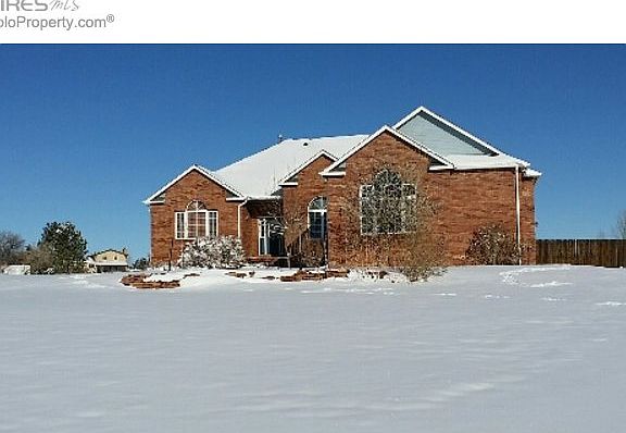 208 Willow Dr