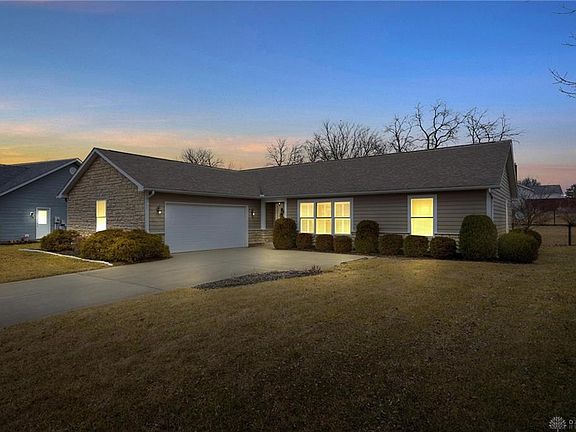 2nd image of 1911 Harris Ln