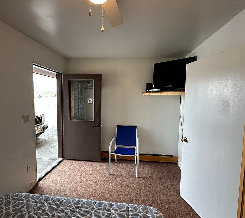 2nd image of 790 S Dandelion Cir Room 6