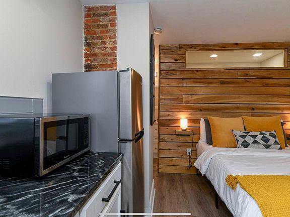 4th image of 4715 Franklin Blvd #D