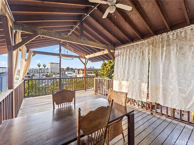 1065 Laguna Ave — Photo 12