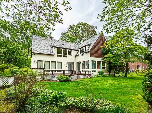 15 Mirrielees Road, Great Neck, NY 11021