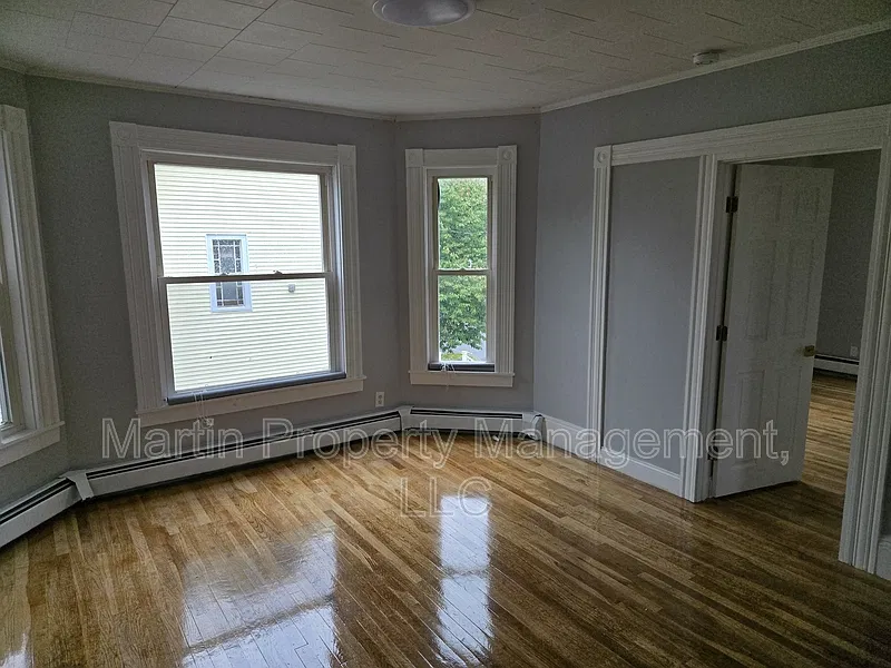 3 bed, 1.0 bath, $2,500 — Photo 3