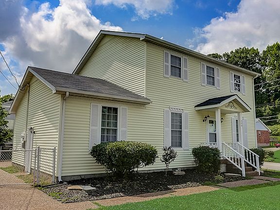 2nd image of 200 Retreat Ct W