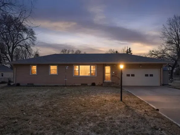 8101 Noid Dr N, Brooklyn Park, MN 55428