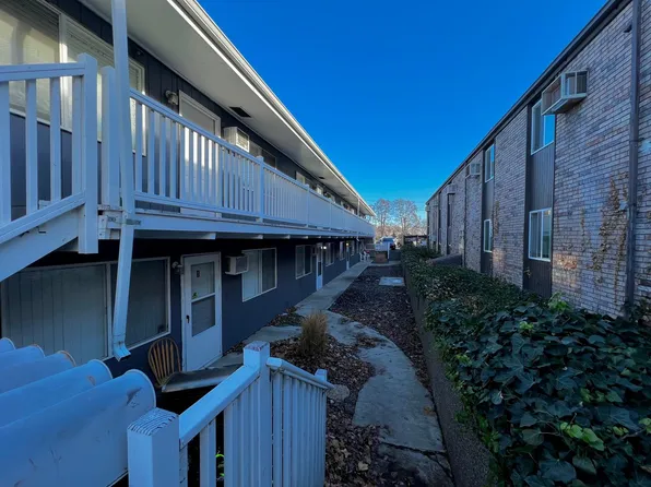 F13 - West Wood Gardens, 13 S 9th Ave #3, Yakima, WA 98902