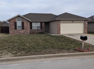 1162 S Hazelnut Ave, Springfield, MO 65802