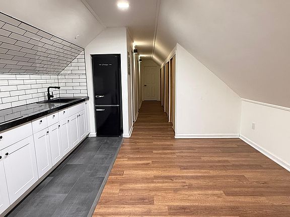 4th image of 23 Dayton St Floor 1