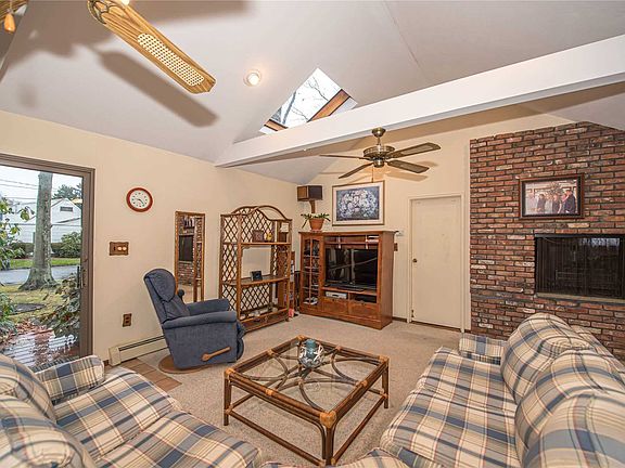 4th image of 662 Hyman Ave