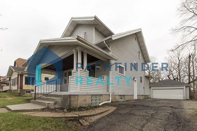 1st image of 115 E Bruce Ave