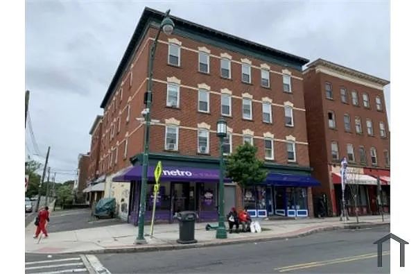 Building Photo - 743 Park St #2S
