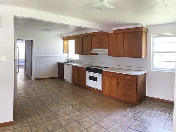 4th image of 410 W Mesquite St