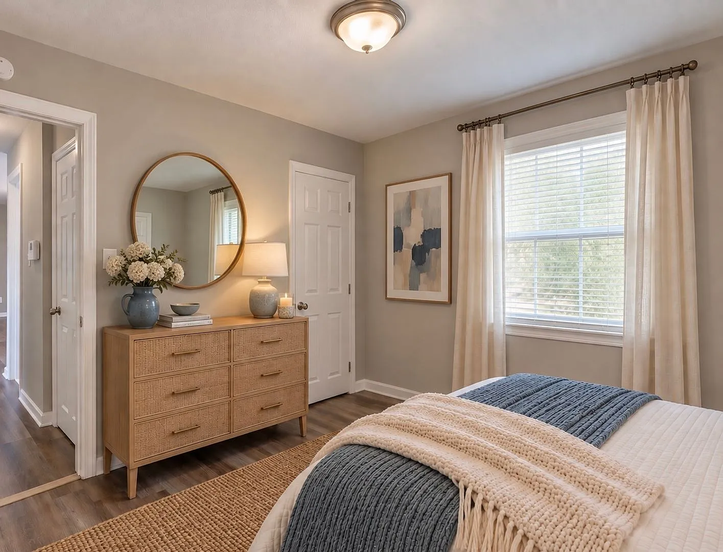 Large 3BR/1BA Near Hospitals and Daffin Park — Photo 4
