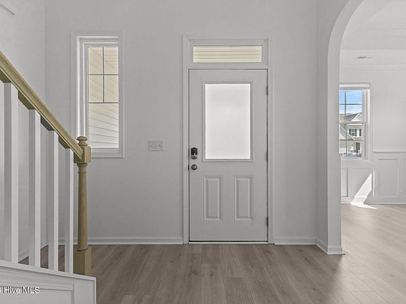3rd image of 158 Woodsrun Street