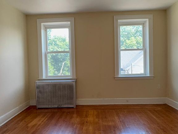5th image of 34 Hotchkiss St #C3