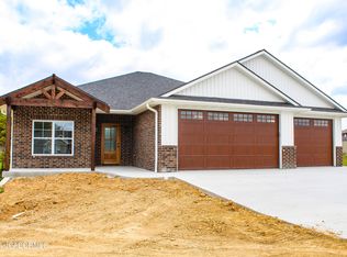 370 Davis Ct, Holts Summit, MO 65043