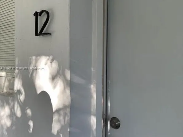 6805 SW 88th St #12, Miami, FL 33143
