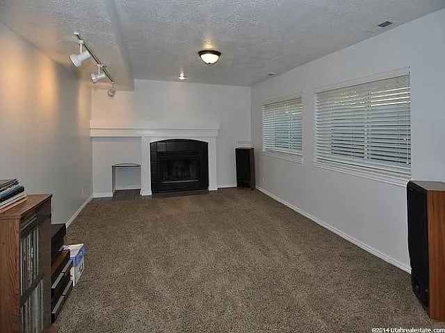 425 E Crown Pointe Dr — Photo 23