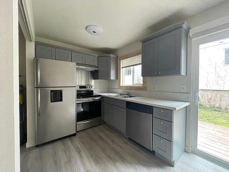 TL1042 — Photo 4