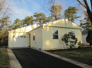 123 Troumaka St, Toms River, NJ 08757
