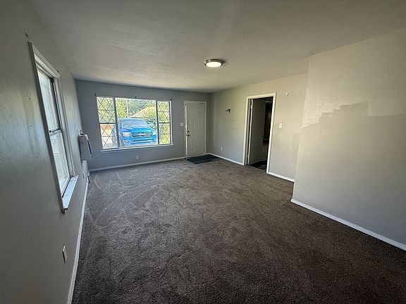 3rd image of 1009 E Gardena St