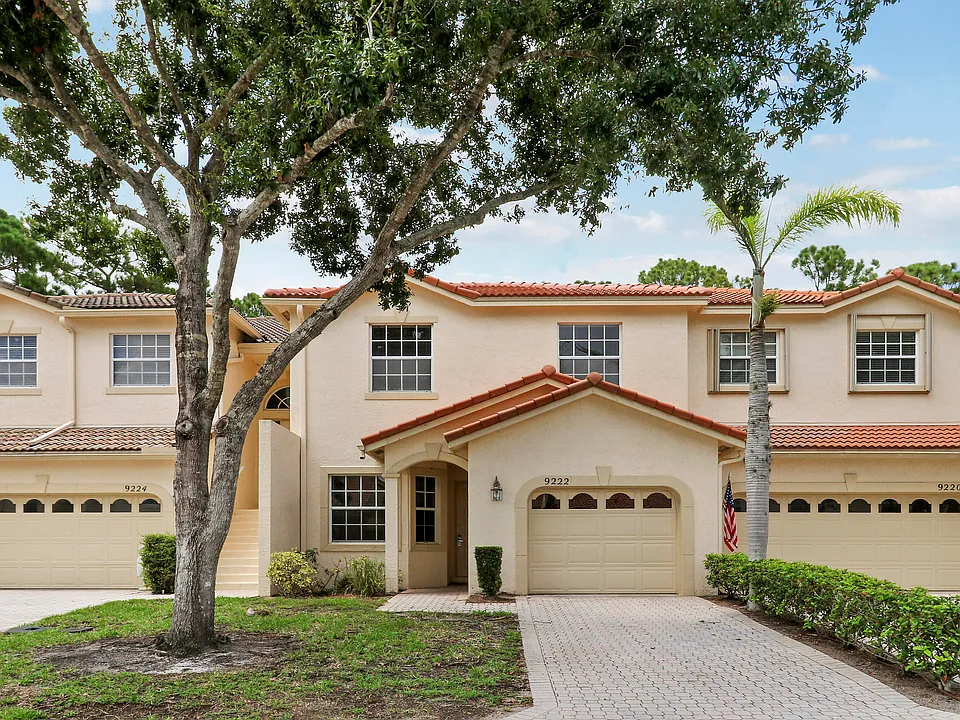 9222 Wentworth Ln