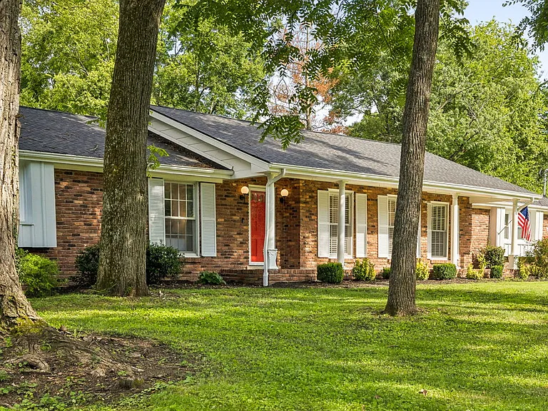 1518 Lipscomb Dr — Photo 1