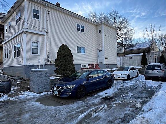 2nd image of 11-13 Hillhurst Ave