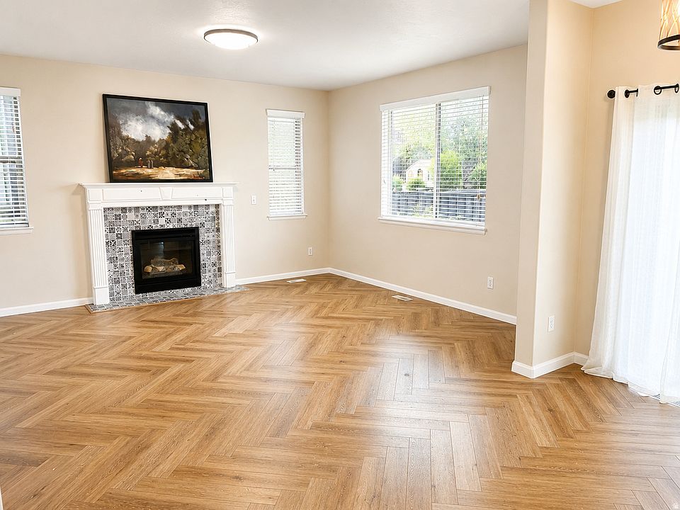 1st image of 2001 E Fielding Ln