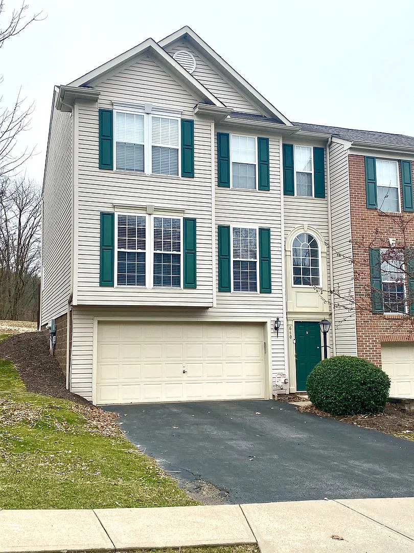 Mars (Adams Ridge) 3 Bedroom, 2.5 Bath Townhome - End-Unit — Photo 1