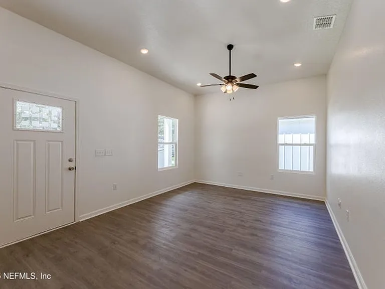 8123 Siskin Ave — Photo 2