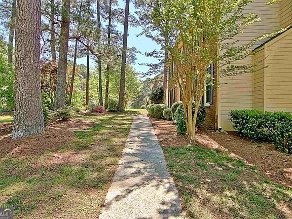 3rd image of 136 Cloister Dr