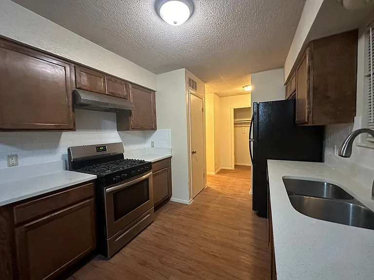 8104 Hood Cir #A — Photo 9