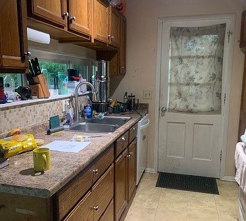 2nd image of 892 Wilder Ave