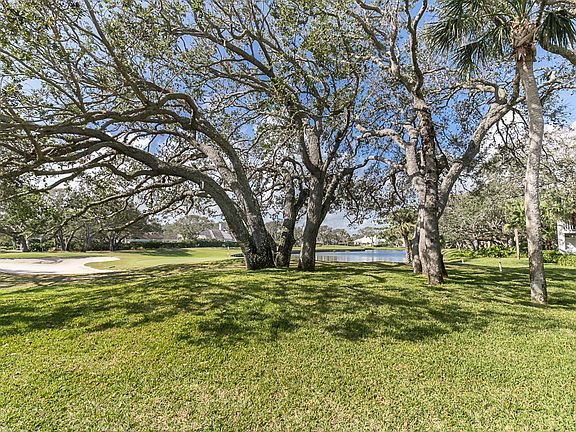 4th image of 777 Sea Oak Dr