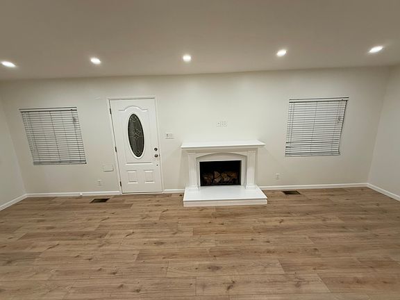 5th image of 9148 Laurel Ave