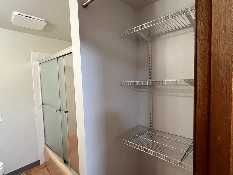 103 E Lynn St #102 — Photo 23