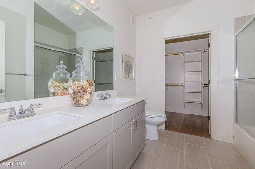 2nd image of 310 W 45th Ter APT 89641-1