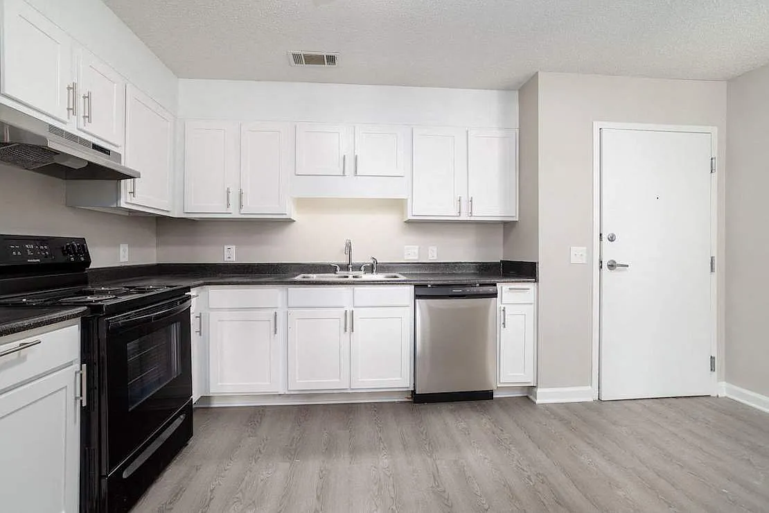 Avalon Place — Photo 1